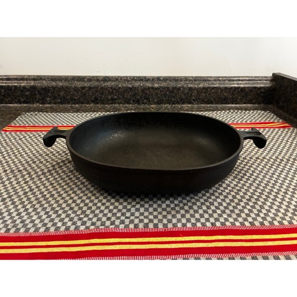 Le Creuset Other - Le Creuset Matte Black Cast Iron Oval Dutch Oven 25cm Made in France 9.75in